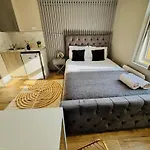 Holloway\'S House - No 37 - Bright & Cozy Escape Rooms