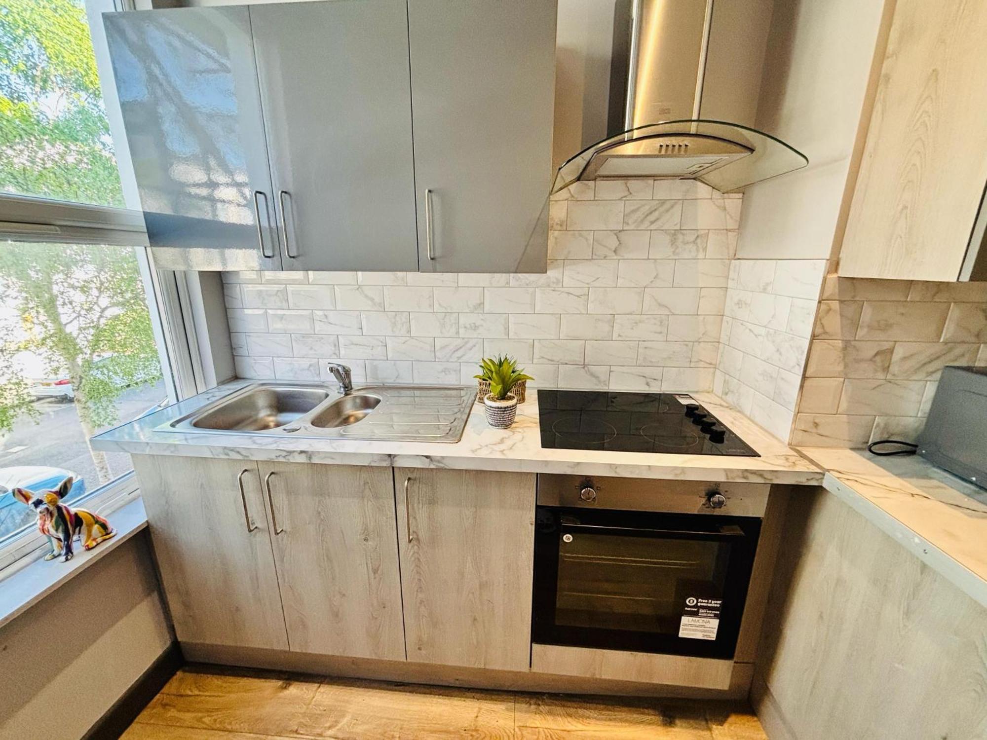 Holloway's House - No 37 - Bright & Cozy Escape Apartment