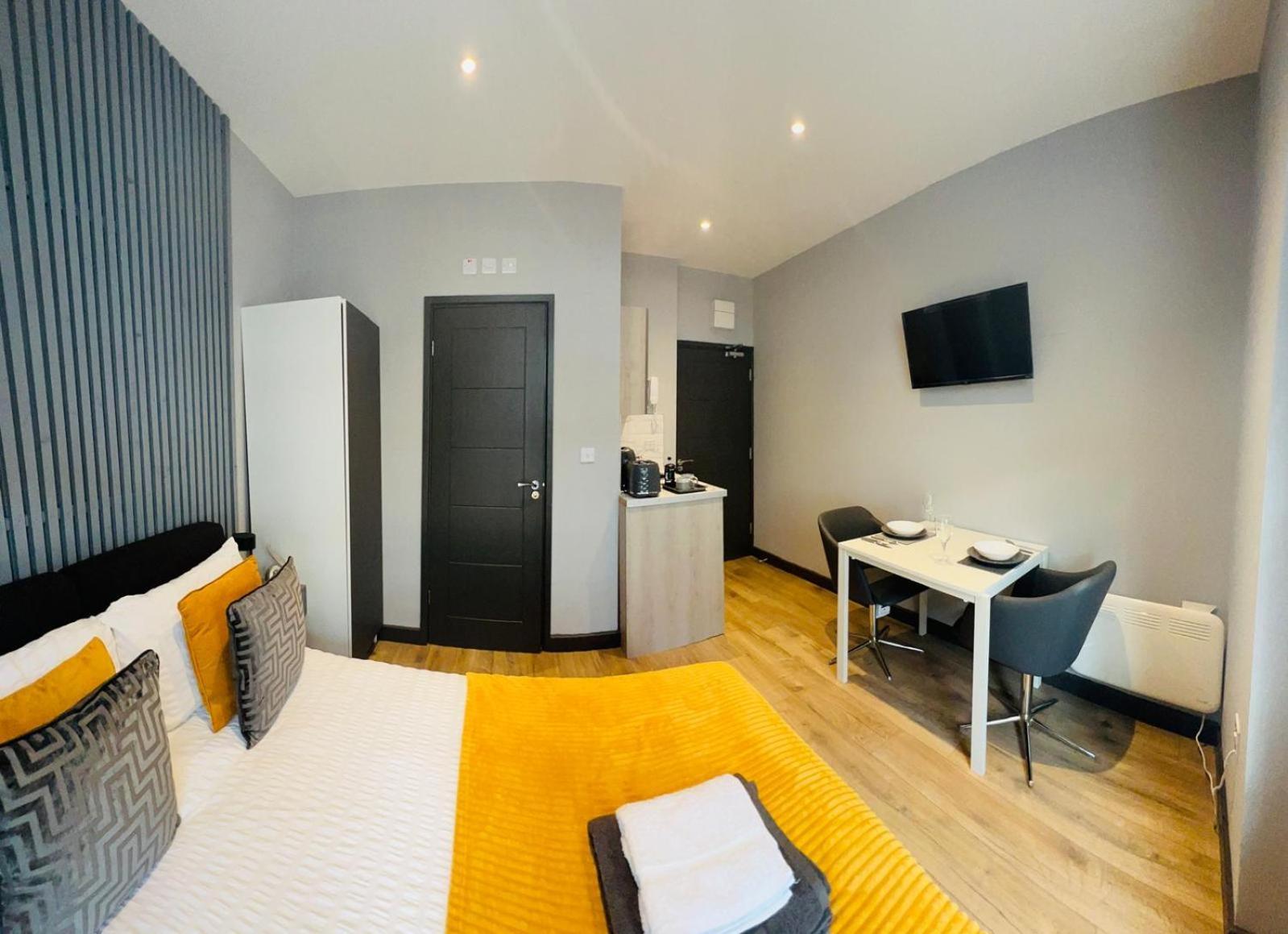 Holloway's House - No 37 - Bright & Cozy Escape Apartment