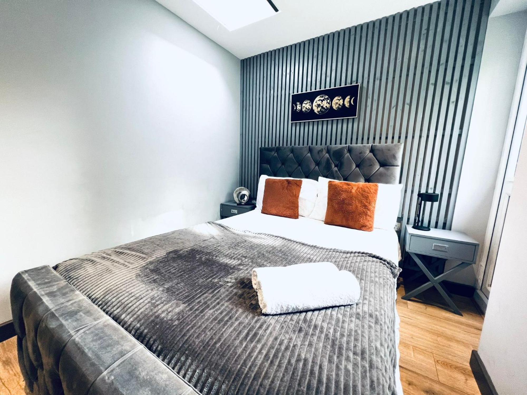 Holloway's House - No 37 - Bright & Cozy Escape Apartment