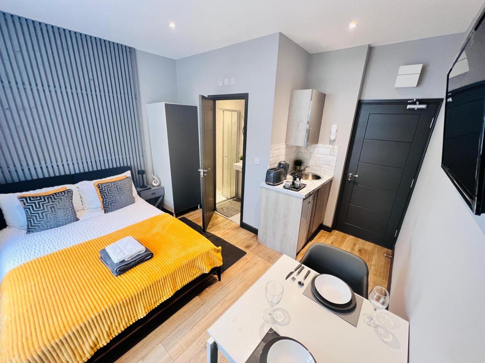 Holloway's House - No 37 - Bright & Cozy Escape Apartment *