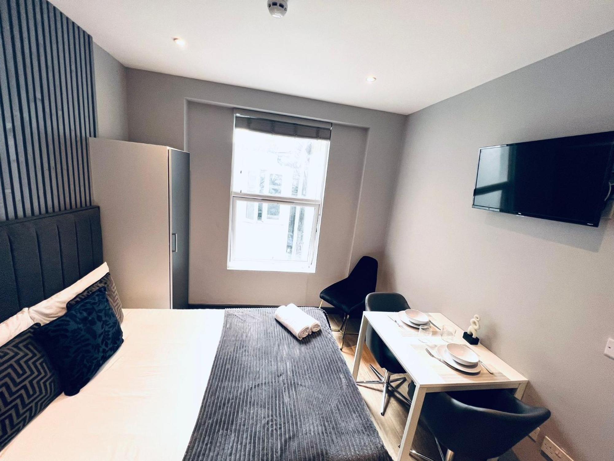 Holloway's House - No 37 - Bright & Cozy Escape Apartment *