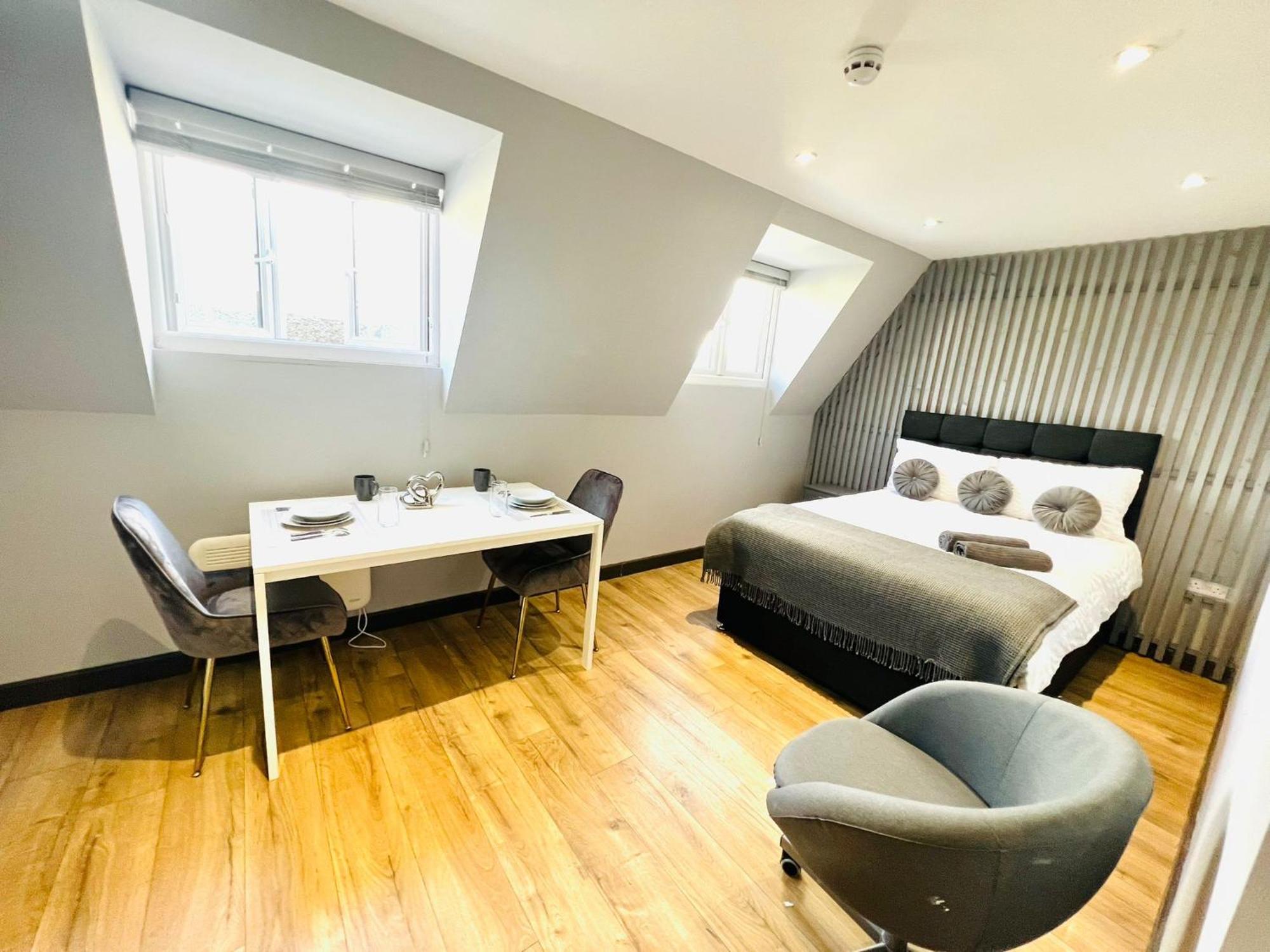 Holloway's House - No 37 - Bright & Cozy Escape London
