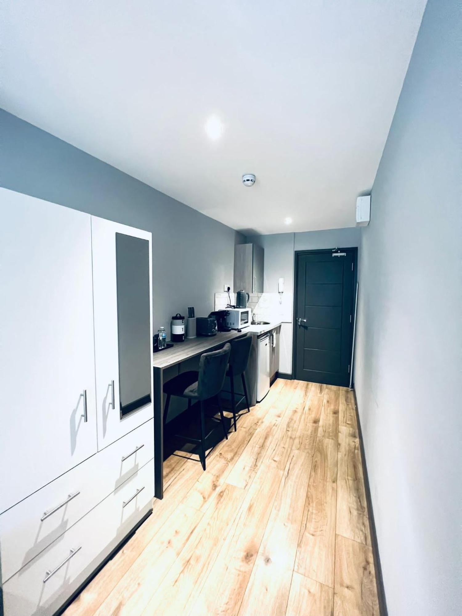 Holloway's House - No 37 - Bright & Cozy Escape * London