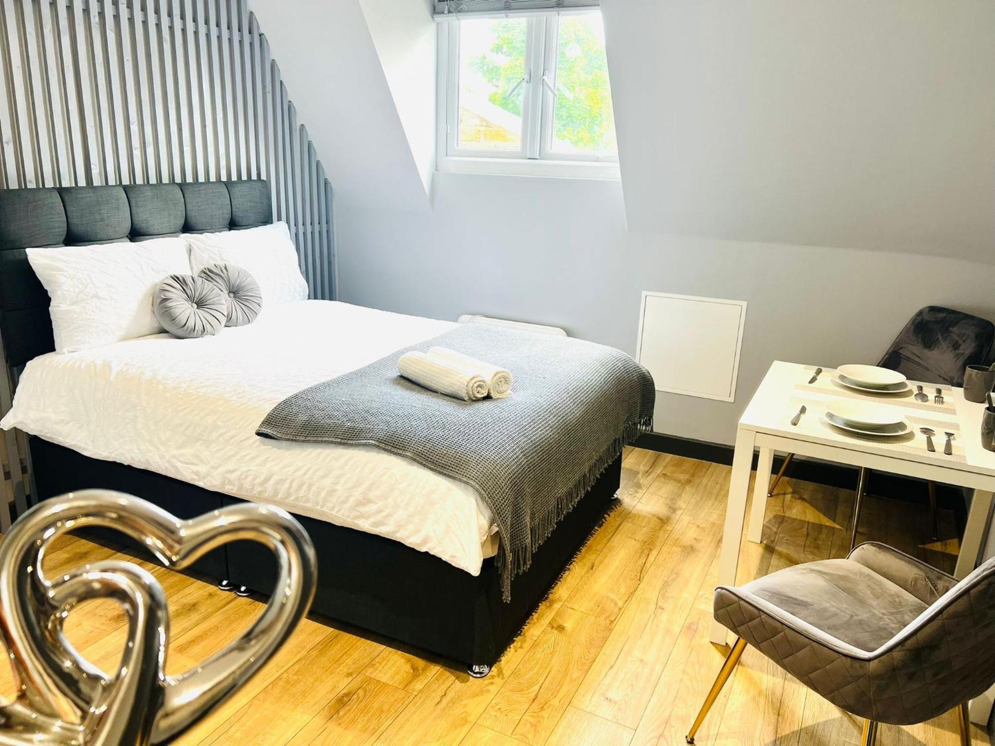 Holloway's House - No 37 - Bright & Cozy Escape Apartment