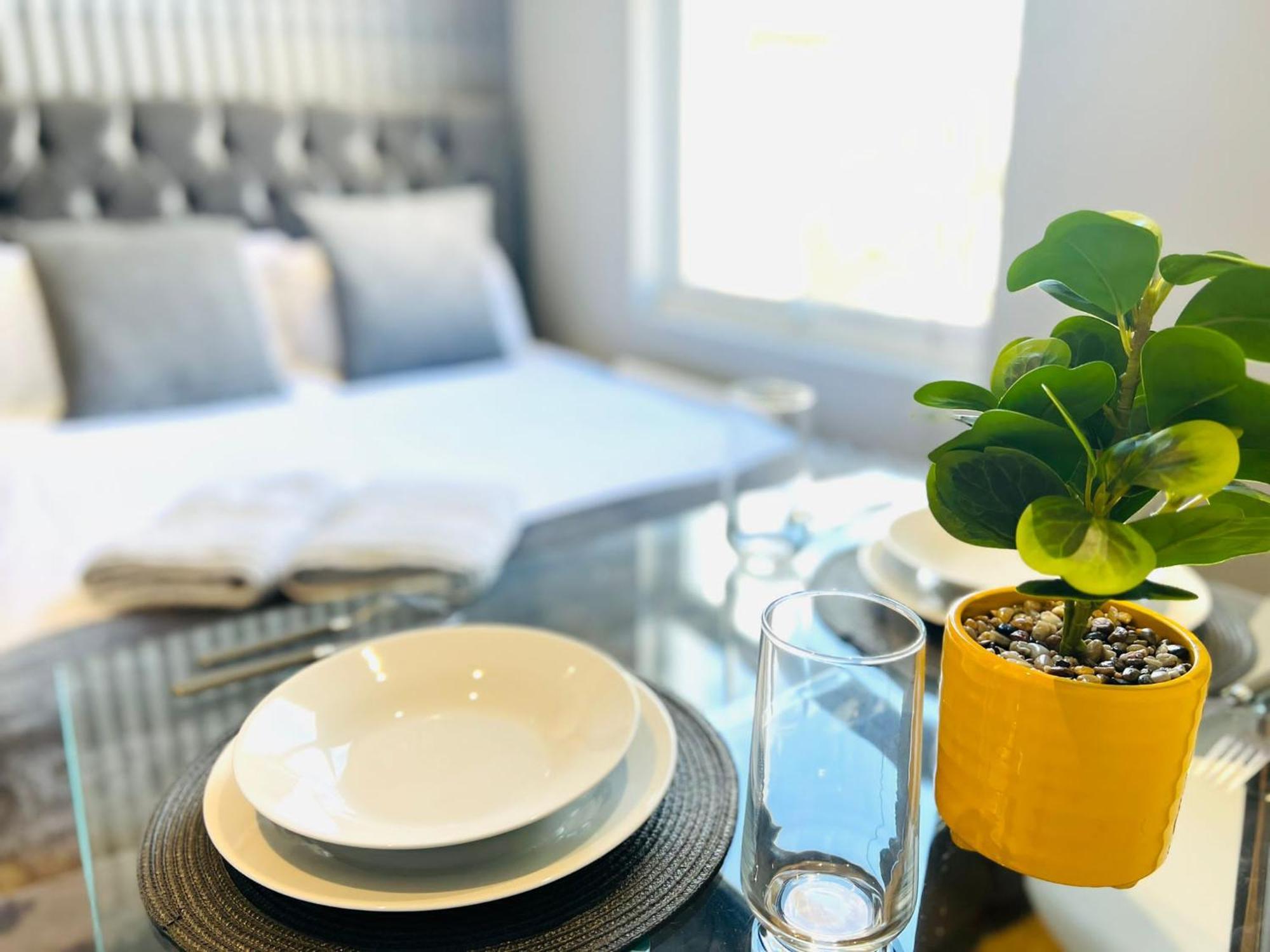 Holloway's House - No 37 - Bright & Cozy Escape Apartment *