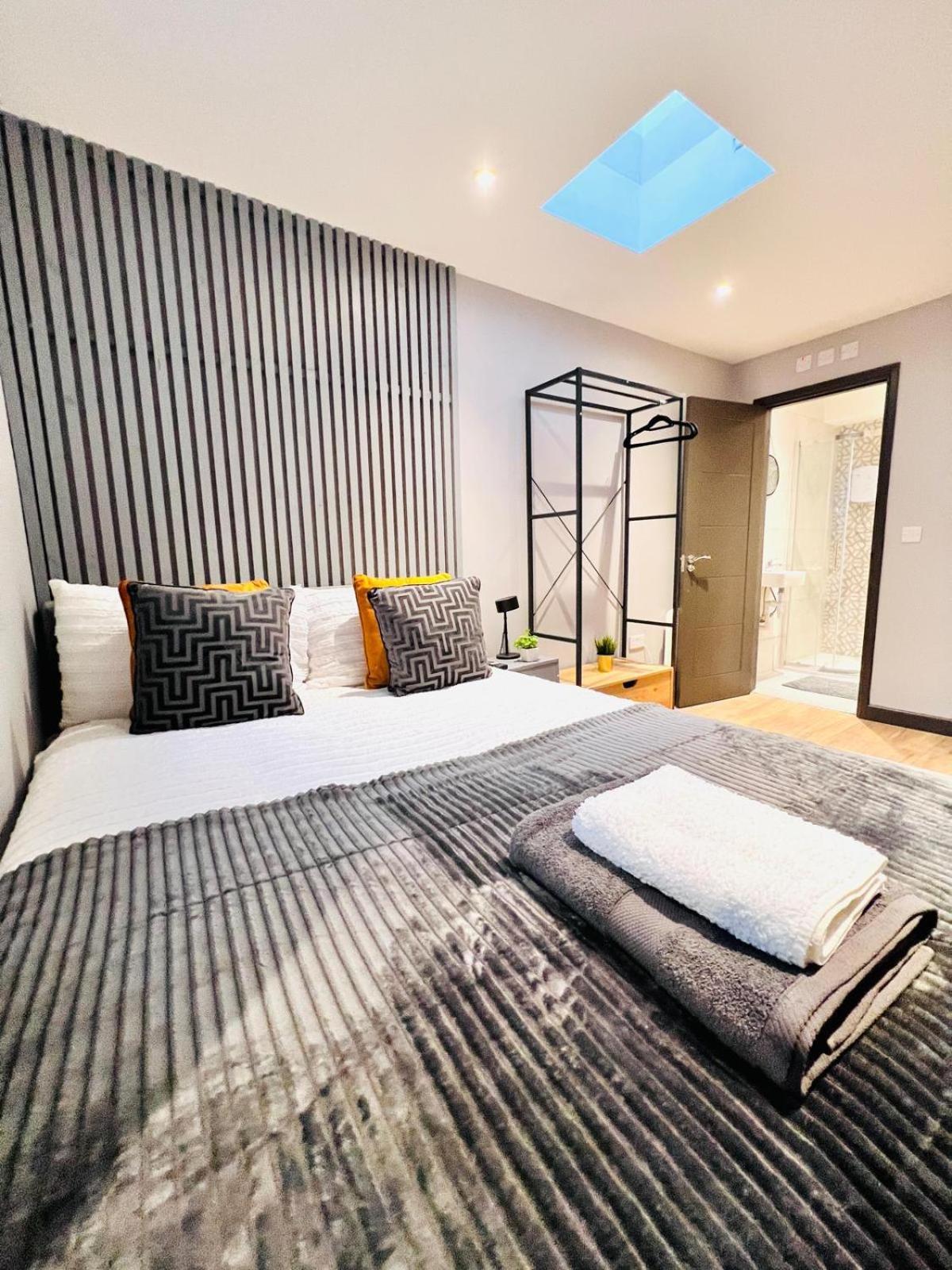 Holloway's House - No 37 - Bright & Cozy Escape London