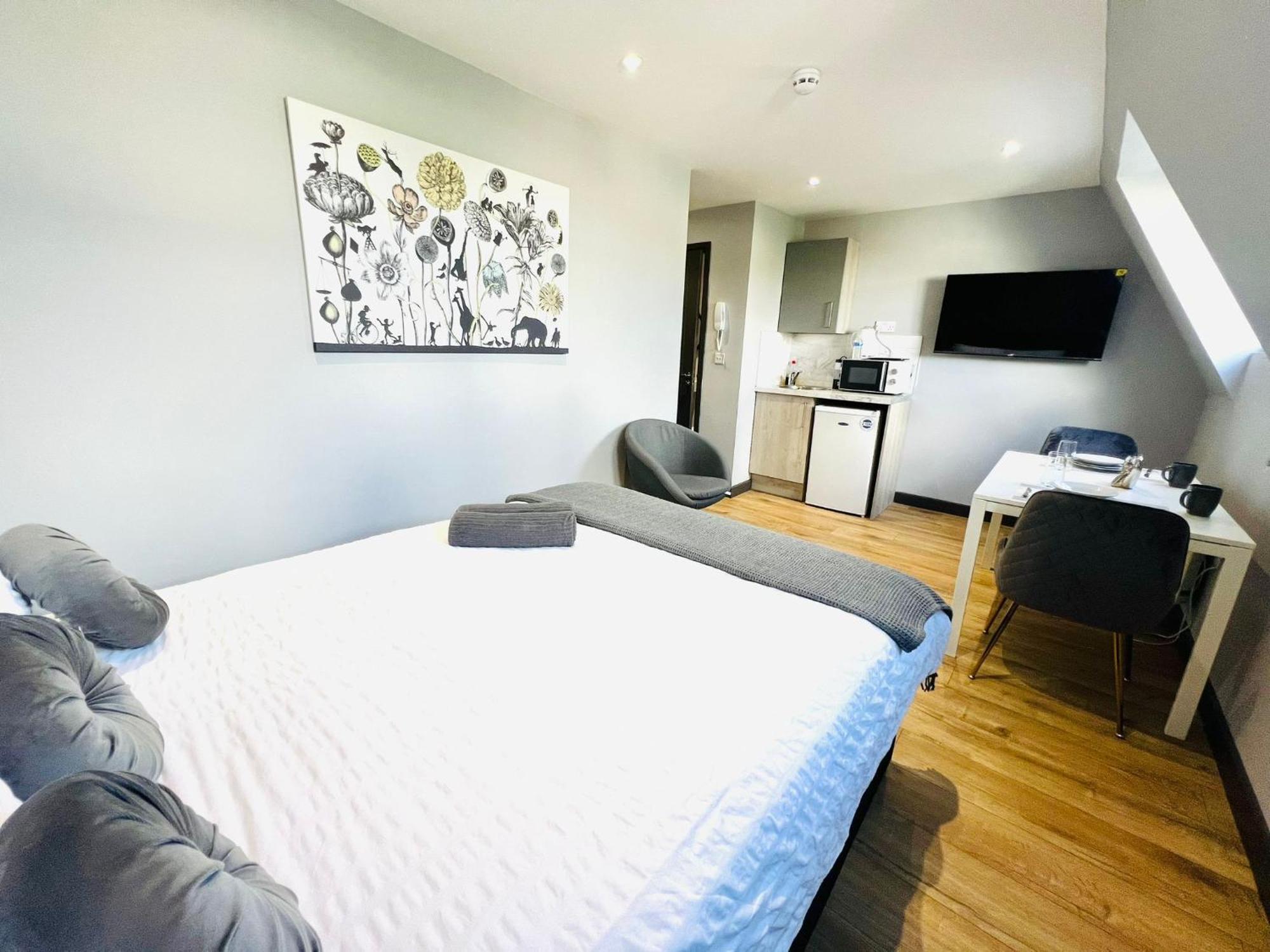 Holloway's House - No 37 - Bright & Cozy Escape Apartment *