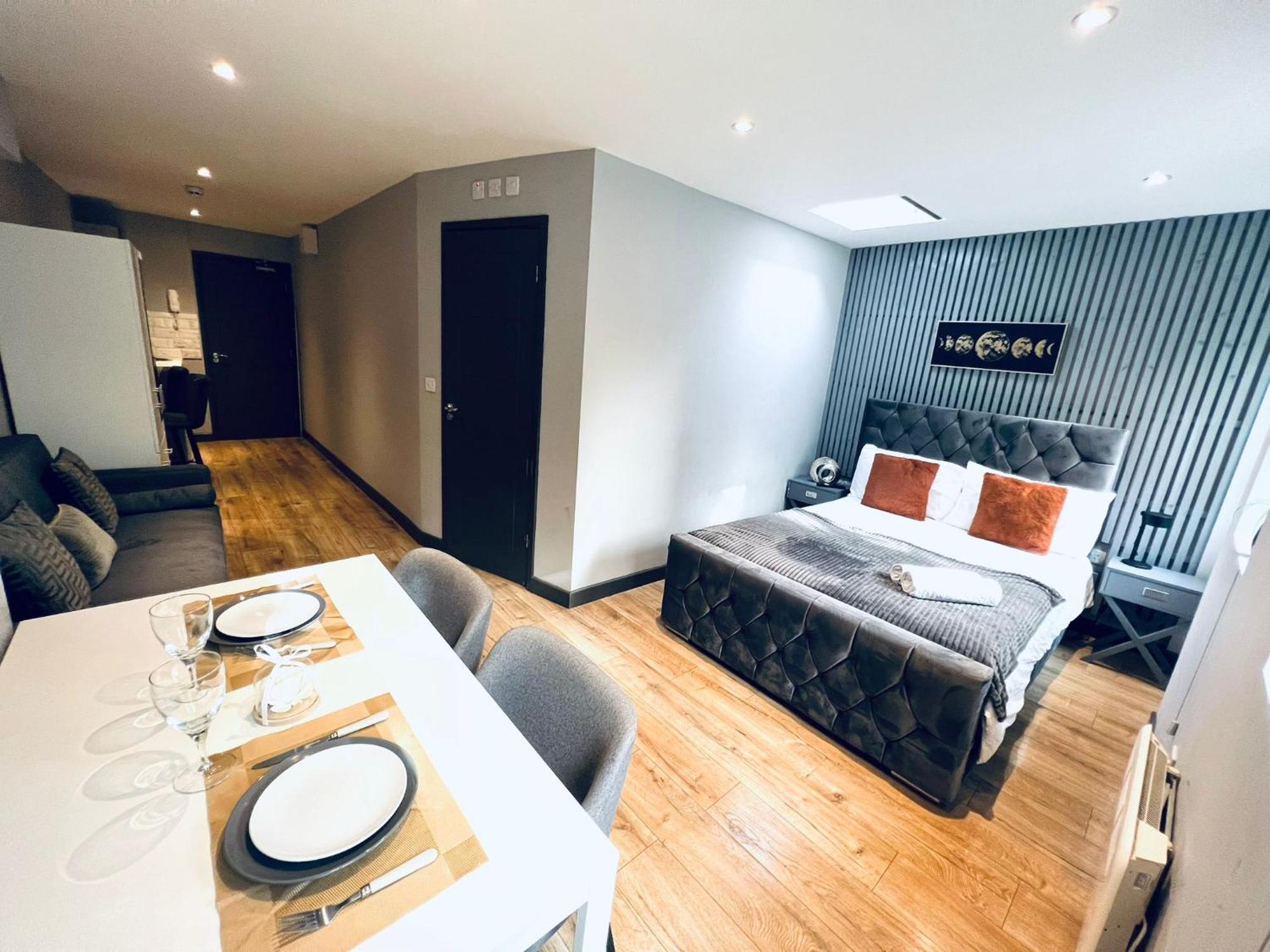 Holloway's House - No 37 - Bright & Cozy Escape London